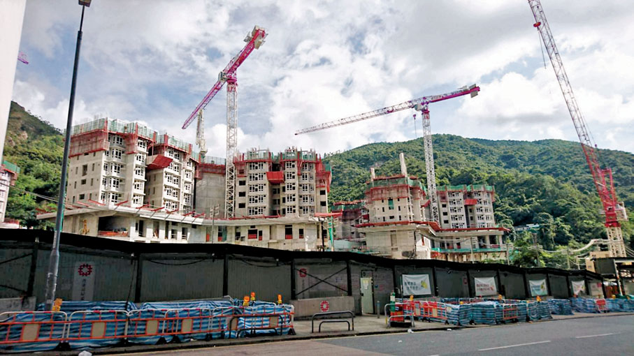 ◆李家超倡設立「公營房屋項目行動工作組」，助獻策加快興建公營房屋。圖為興建中的公營房屋。 資料圖片