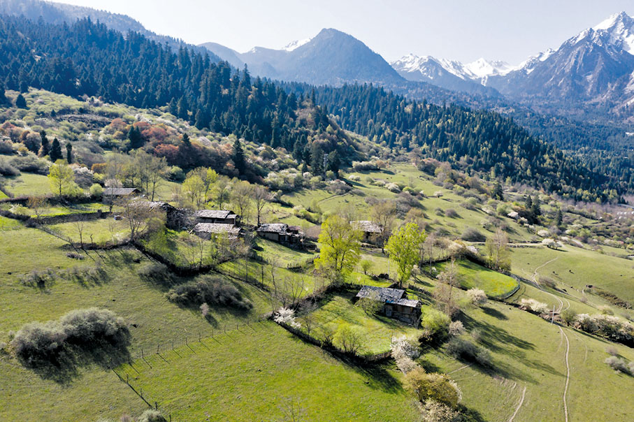 ◆中查溝是一個典型的高半山藏族村寨