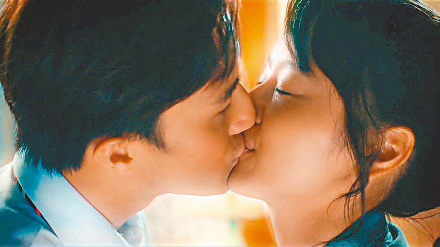 ◆羅毓儀向黃庭鋒獻出熒幕初吻。