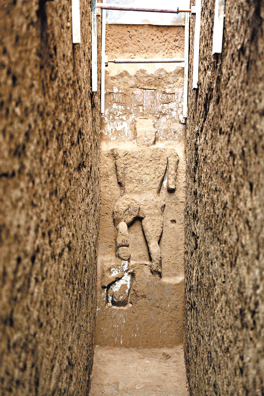 ◆洪瀆原墓地出土的北魏土雕人像。