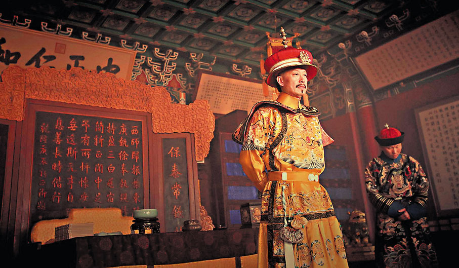 ◆ 處理科場舞弊案，歷史中的雍正帝並未使用過腰斬來處罰官員。圖為電視劇中的雍正帝。資料圖片