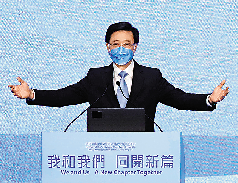 ◆ 李家超在造勢大會說，如果當選，會帶給大家一個「會做事、做成事」的政府。 香港文匯報記者 攝