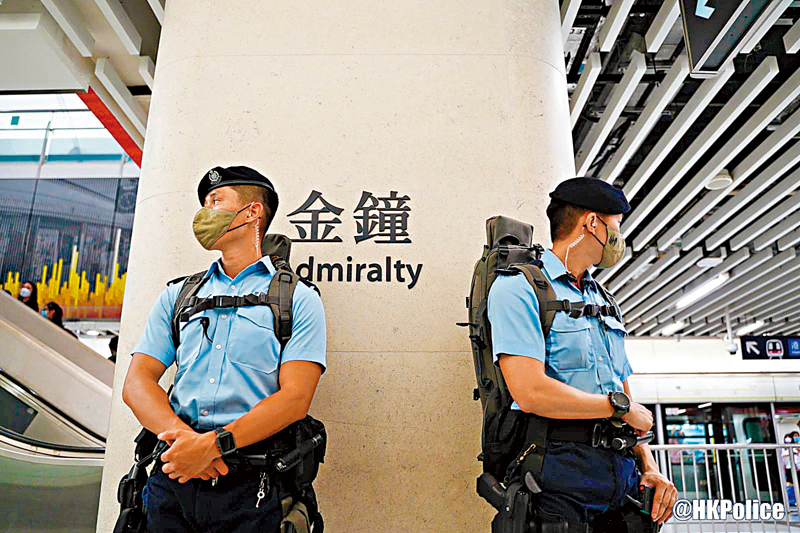 ◆ 為保障今日特首選舉安全有序地舉行，警方派出反恐部隊高姿態在各區及港鐵站巡邏。 警方圖片