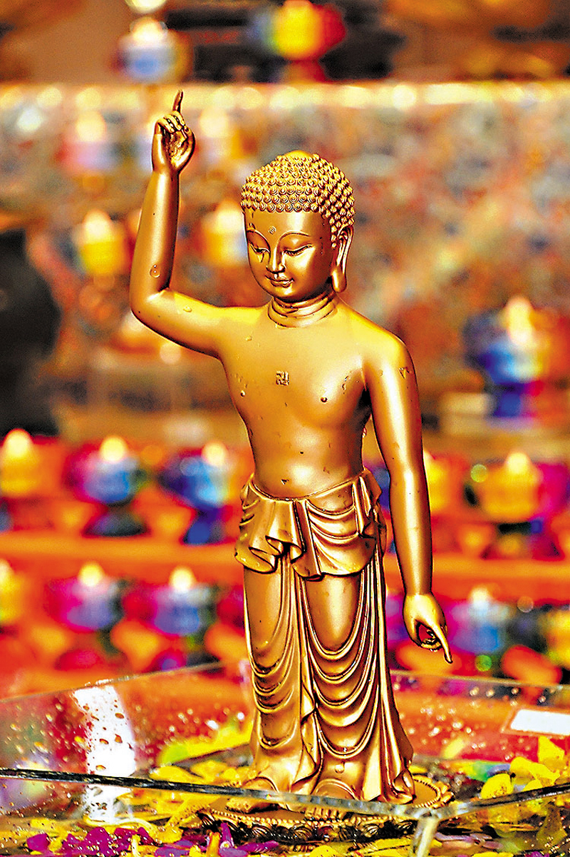 ◆「浴佛大典」於今日下午3時經網上直播，與市民共慶佛誕。