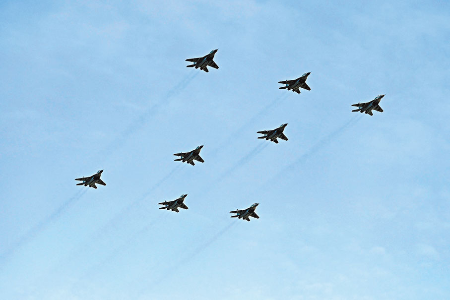 ◆ 8架米格-29戰機組成「Z」字形。法新社