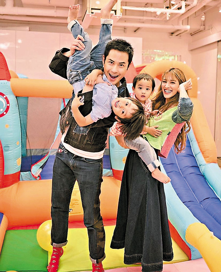 ◆ 陳凱琳與老公鄭嘉穎帶兩子去放電。