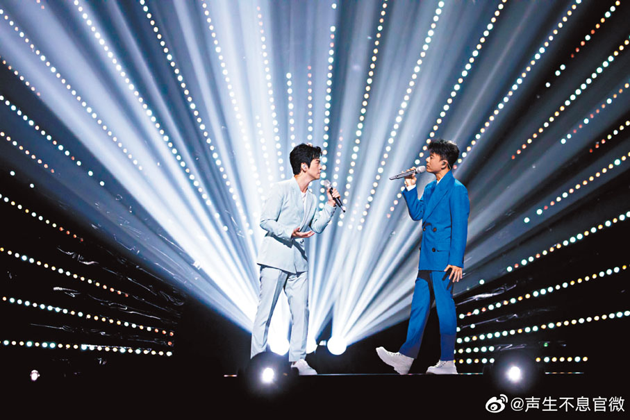 ◆李克勤與內地歌手李健一同演唱。