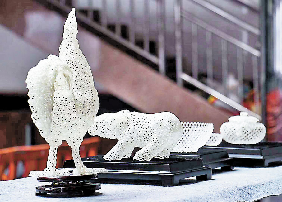 ◆「高樓米線」作品玲瓏剔透，栩栩如生。