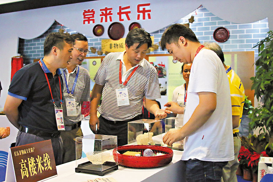 ◆陳國銳攜福州「高樓米線」作品參加海峽青年節活動。