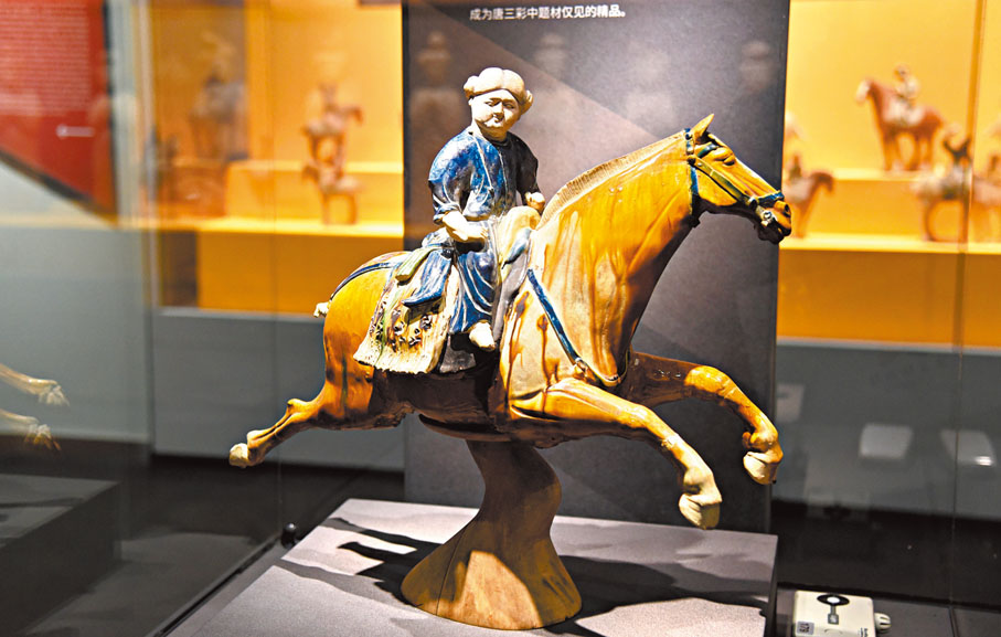 ◆唐三彩騰空騎馬俑