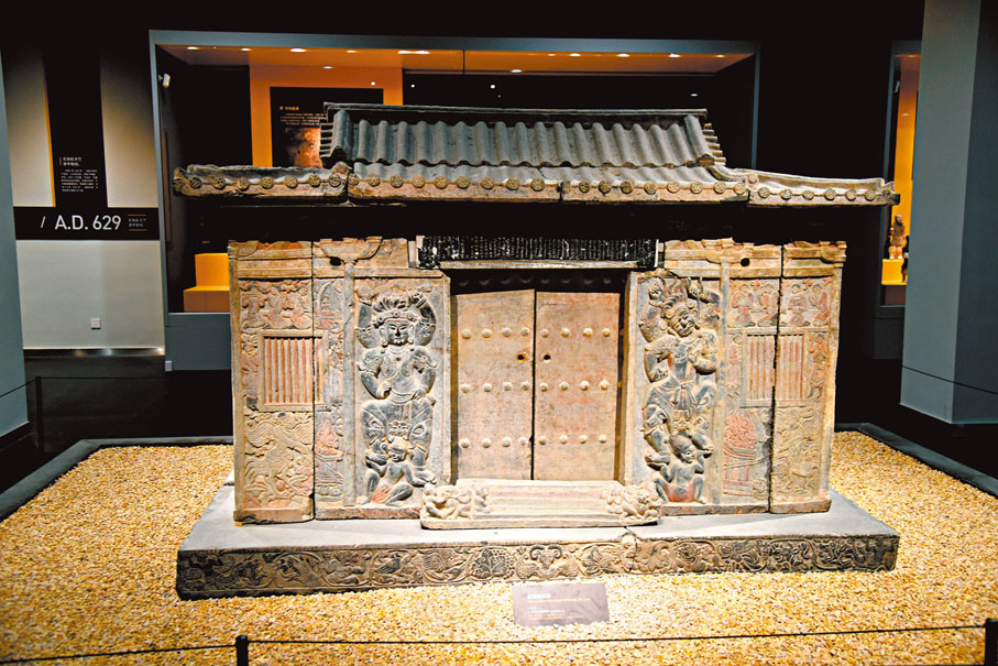 ◆北周史君墓石槨上的粟特文題刻。