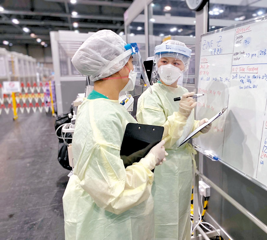 ◆陳丹妮（右）在亞博館工作。 醫管局供圖