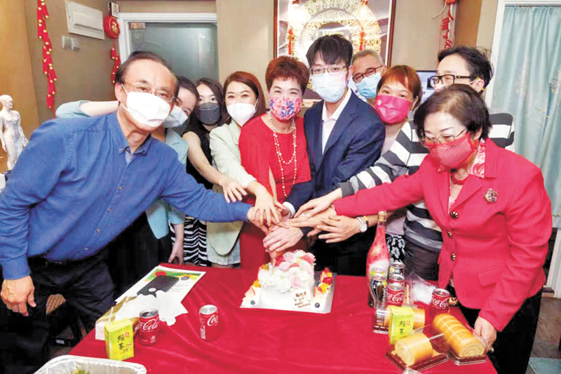 ◆福然堂踏入開業三周年，一眾員工及合作夥伴簡單慶祝。