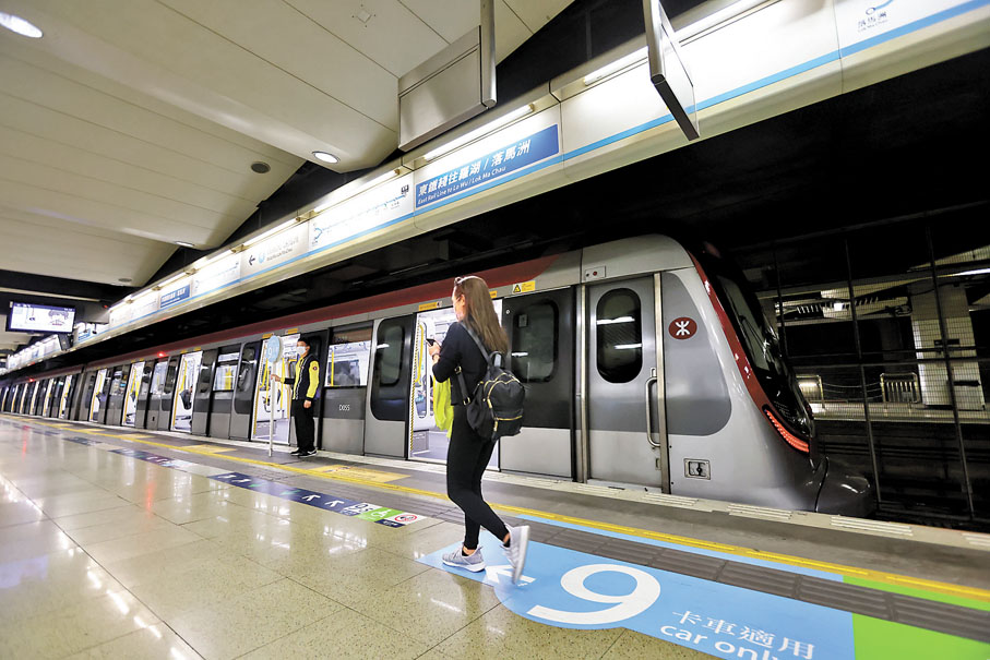 ◆1975年起服務乘客的紅磡站舊月台昨日「功成身退」。 資料圖片