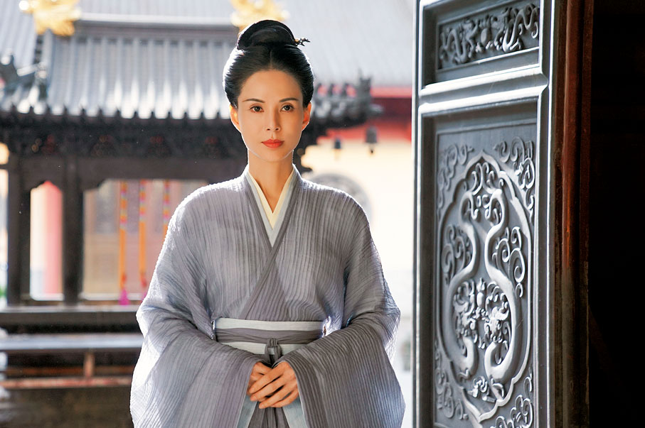 ◆李若彤在《且試天下》出場的第一幕穿着素色出家服，陰險犀利的眼神讓人膽戰心驚。