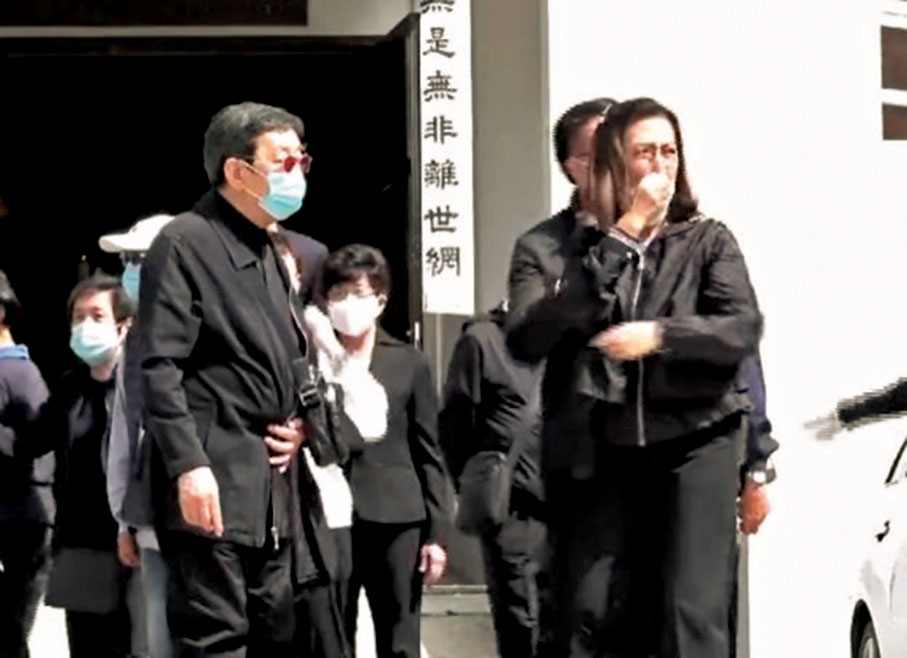 ◆ 胡楓、馬海倫哀傷送別故友。