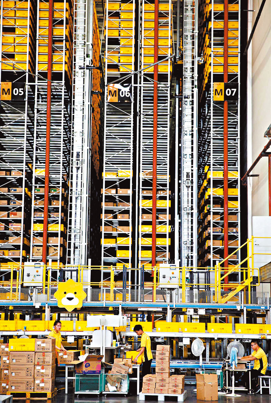 ◆利用機械人運送和自動化貨架系統，以及興建多層物流倉庫，為本港物流業重要發展方向。 資料圖片