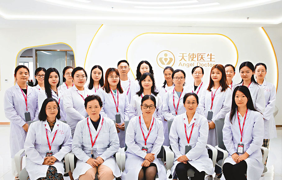 ◆ 京柏醫療「天使醫生」醫學中心醫生合影。受訪者供圖