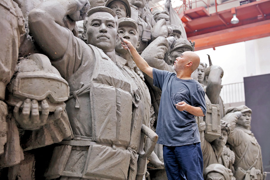 ◆為獻禮建黨百年，呂品昌及團隊創作主題雕塑《信仰》。
