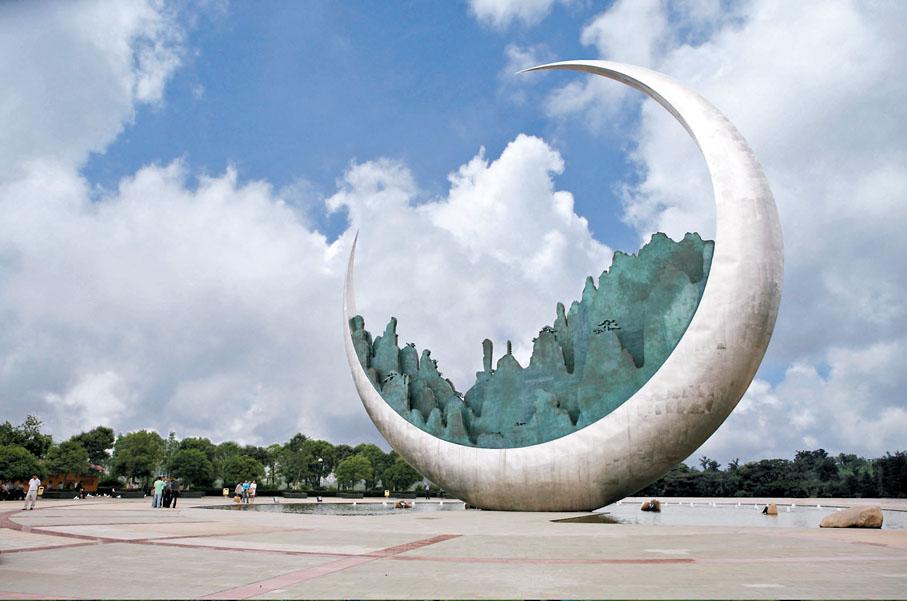 ◆呂品昌2010年作品《三清映月》。