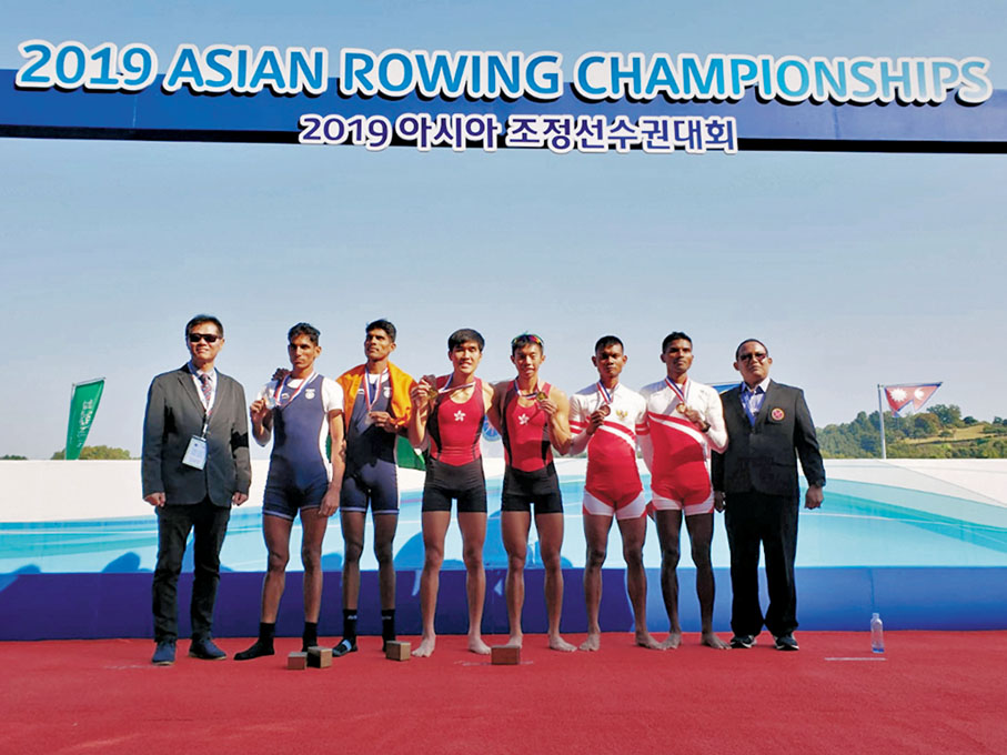 ◆ 趙顯臻（右四）於「亞洲賽艇錦標賽2019」與隊友在輕量級男子雙人雙槳艇賽中勇奪金牌。受訪者供圖