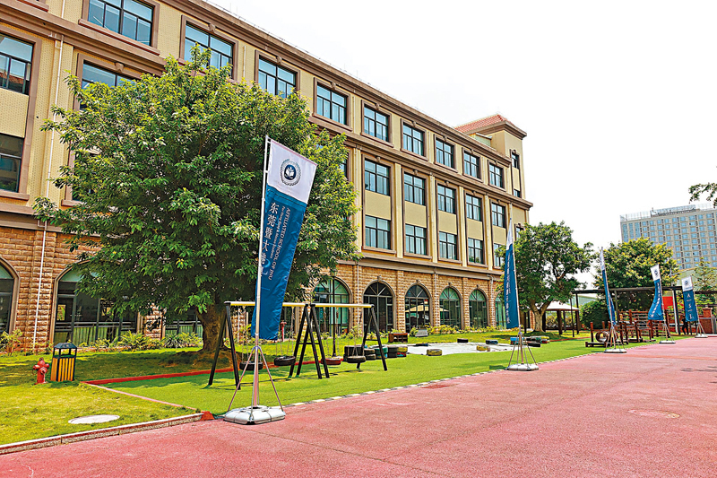 ◆新揭牌的東莞暨大港澳子弟學校位於東莞市高埠鎮。圖為校園建築。