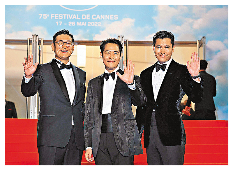 ◆ 鄭滿植、李政宰及鄭雨盛穿上整齊禮服在康城亮相。