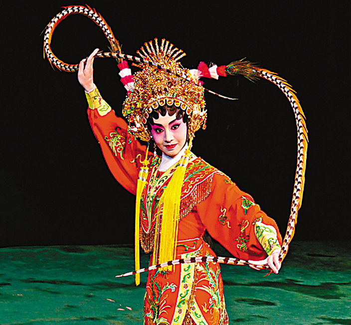 ◆梁非同扮相清麗，也英姿勃發。