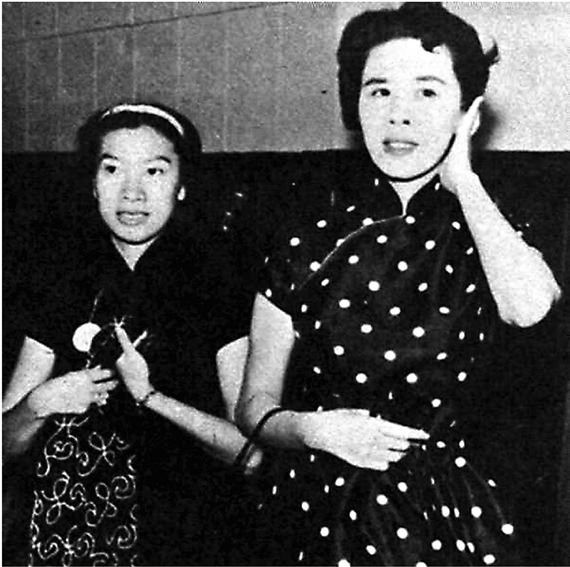 ◆ 任劍輝（右）亦是任冰兒的師父。