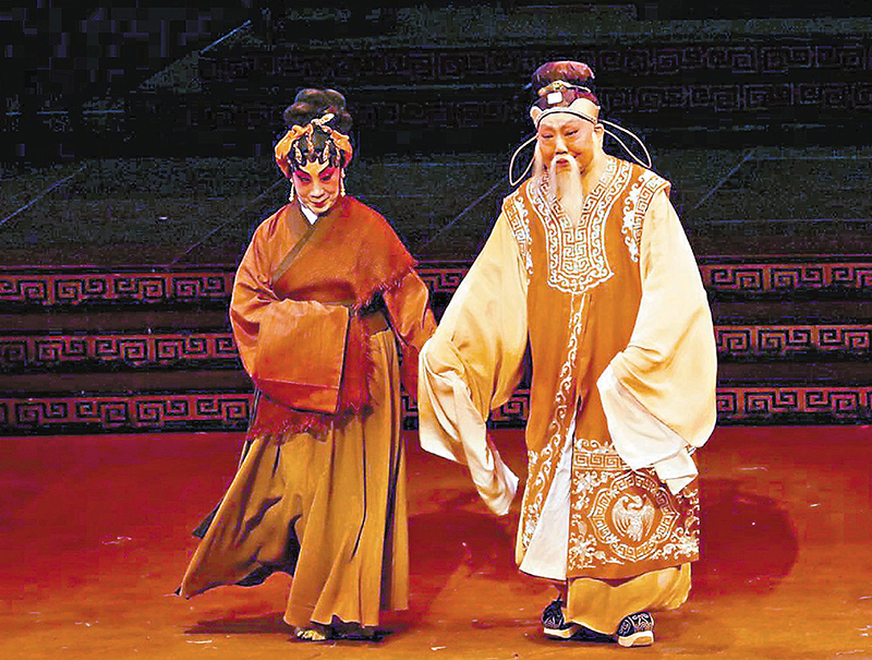 ◆ 任冰兒曾與尤聲普同台演出。