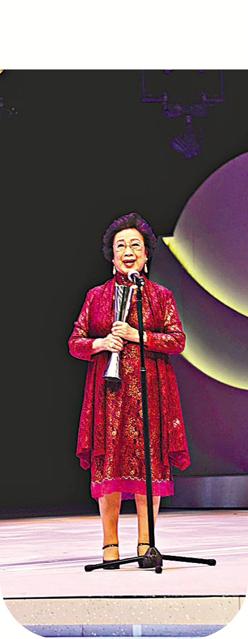 ◆ 任冰兒曾榮獲傑出藝術貢獻獎。