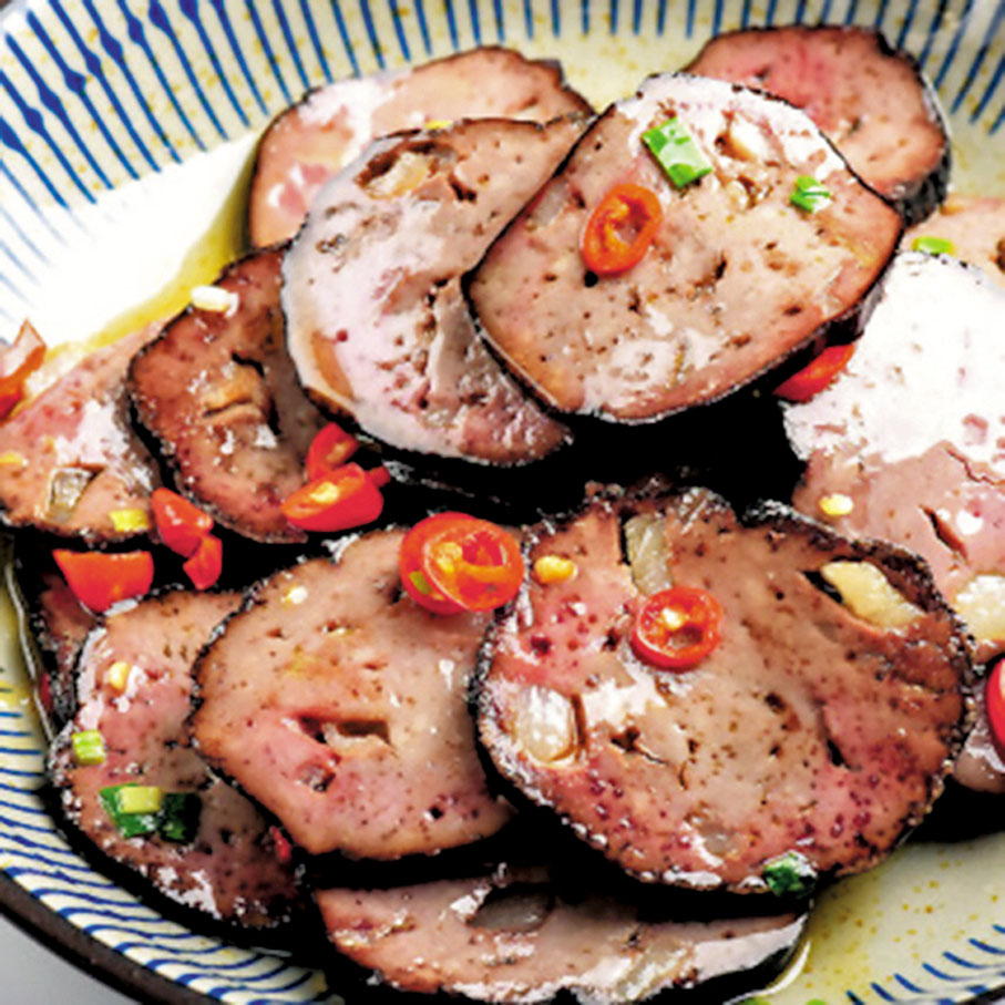 ◆豬血丸子勾起93歲顧客的回憶，令羅洪德感慨。