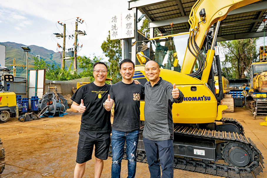 ◆ CYCLPS AR(視閣)聯合創始人及首席執行官蕭子聰(左二)的公司自2021年加入了數碼港培育計劃。