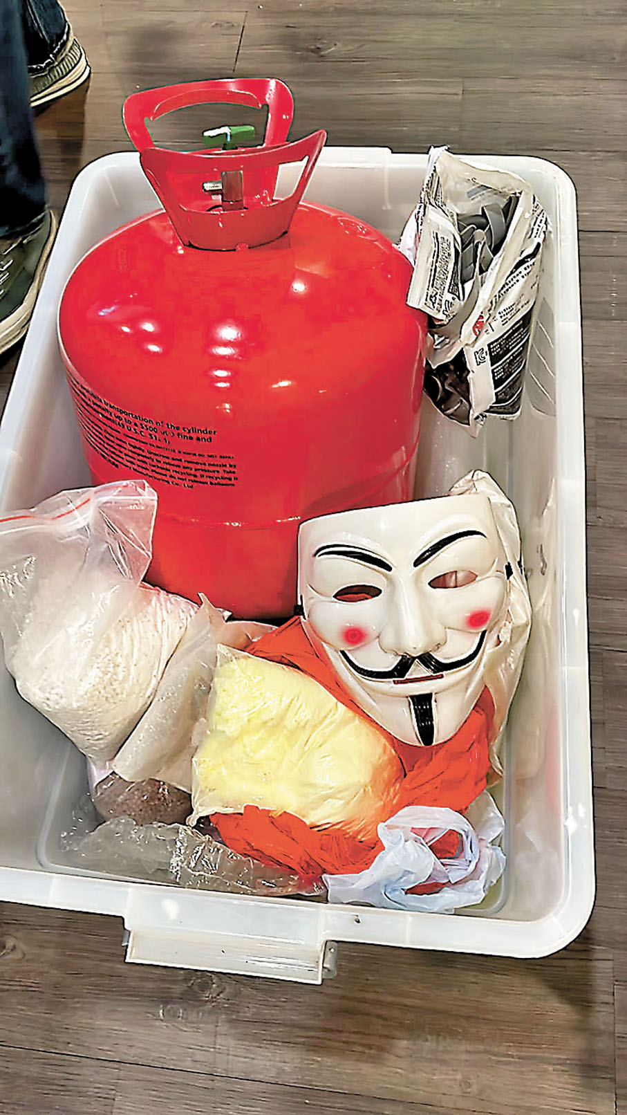 ◆警方行動共檢獲約30公斤不同種類化學原材料，可製造TATP及HMTD炸彈。