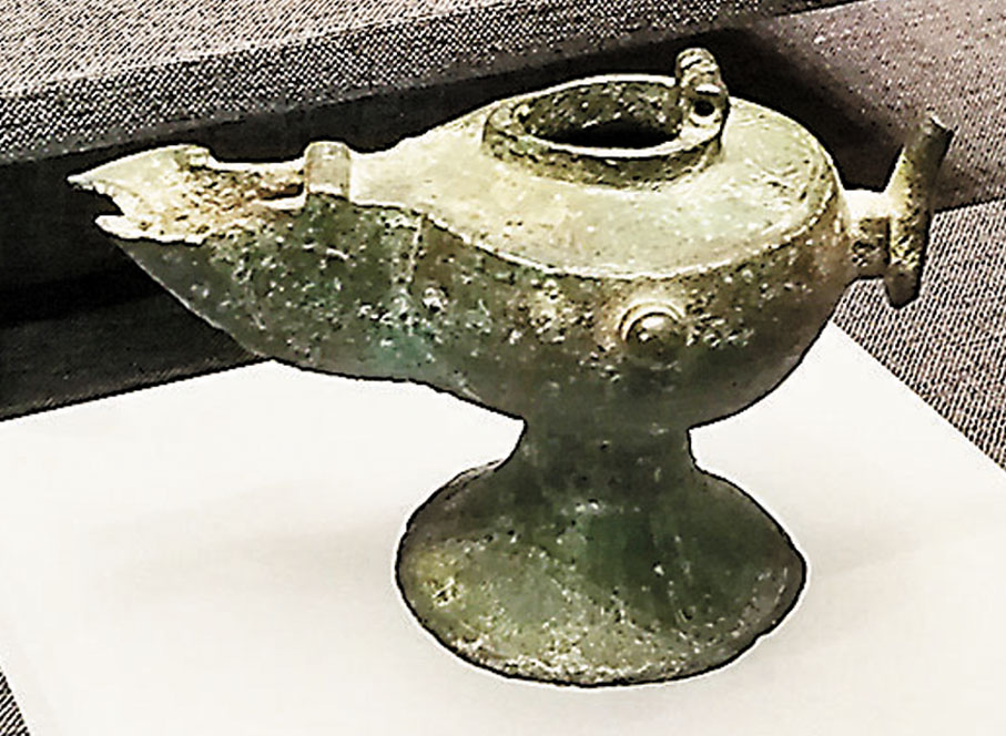 ◆烏魯木齊徵集的宋代單柄高足青銅燈