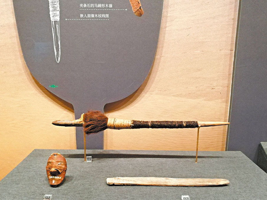 ◆嵌人面像木杖（距今約4000-3400年）