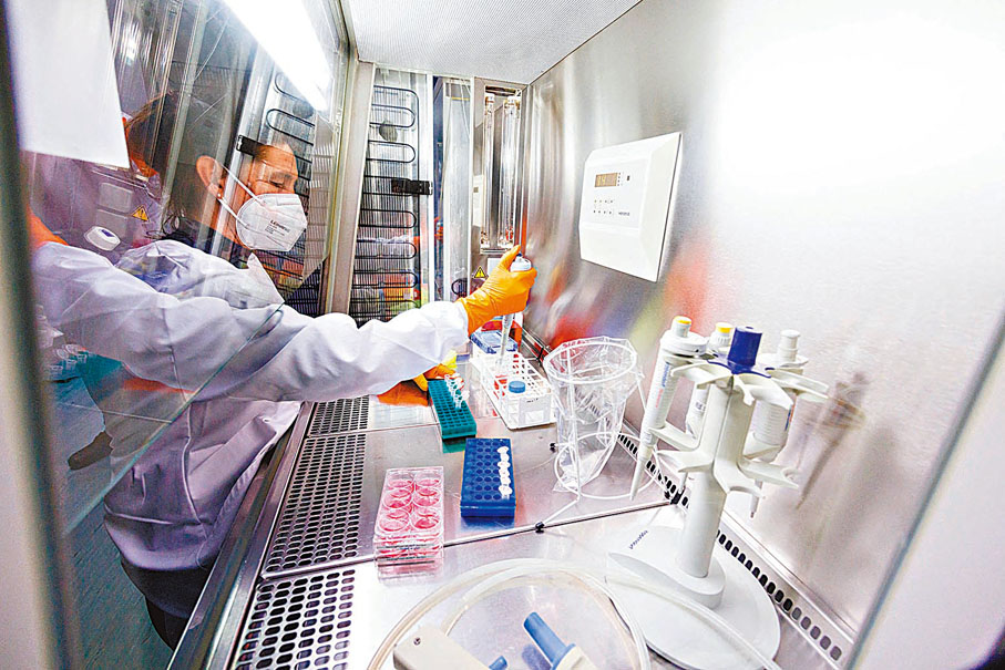 ◆ 非洲多國急需疫苗應對猴痘，圖為相關疫苗生產商「巴伐利亞北歐」的實驗室。 路透社