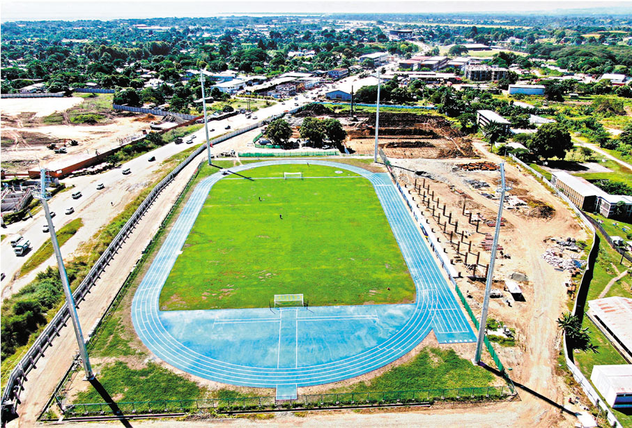 ◆2022年4月下旬，中國援建的所羅門群島2023年太平洋運動會體育場館項目練習跑道和足球場正式完工並交付所方。上圖為2021年5月5日舉行的開工奠基儀式資料照片。 新華社