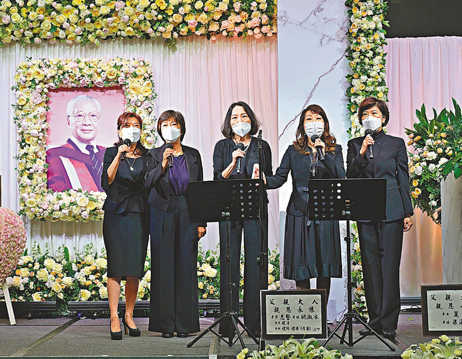 ◆ 蔣震5名女兒獻唱詩歌《我永恒的家在天上》，表示對父親的思念及感恩。