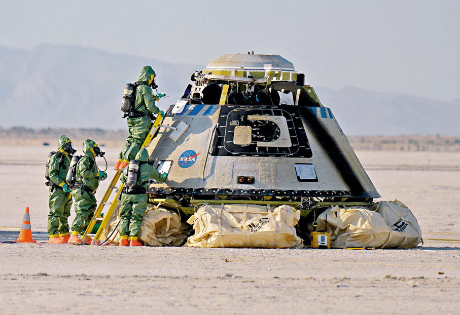 ◆ 載人飛船降落在新墨西哥州沙漠地區。 法新社