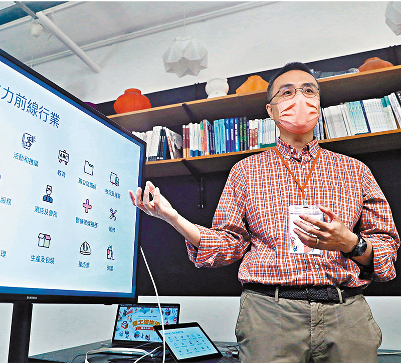 ◆邱力迅指職位空缺增加，而整體工資亦上漲。 香港文匯報記者  攝