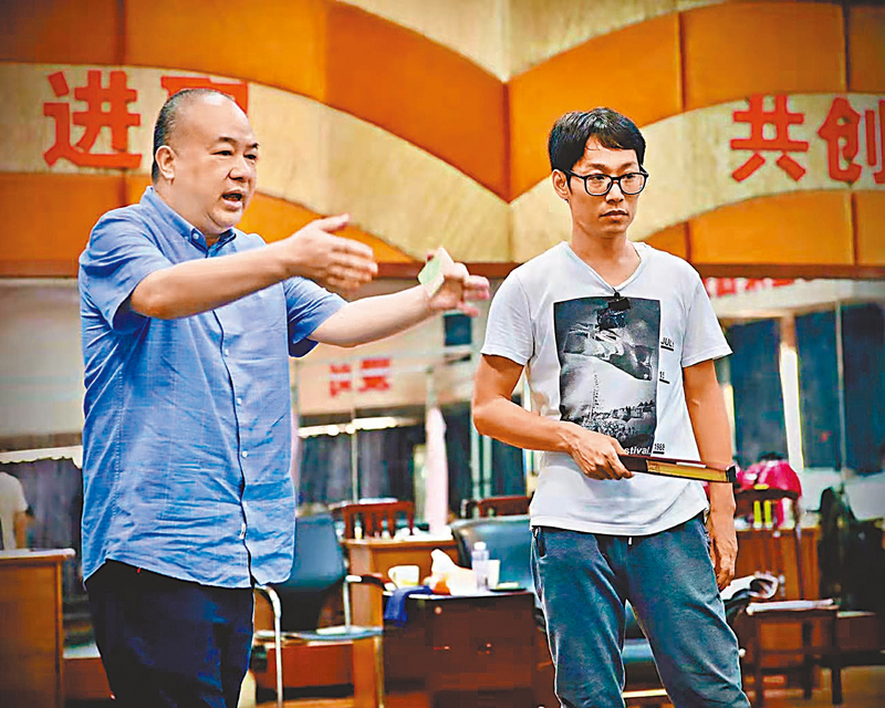 ◆ 在綵排中，高志森提供不少寶貴意見。