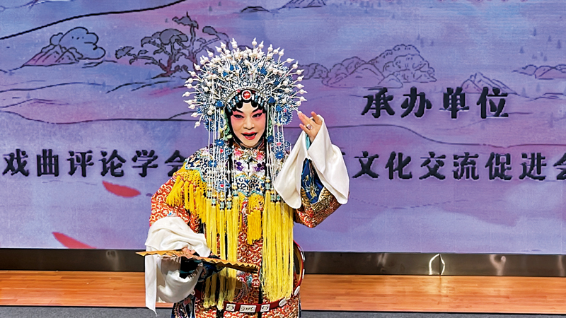 ◆京劇大師梅葆玖唯一男旦弟子、京劇梅派藝術第三代傳人胡文閣表演梅派經典劇目《貴妃醉酒》。