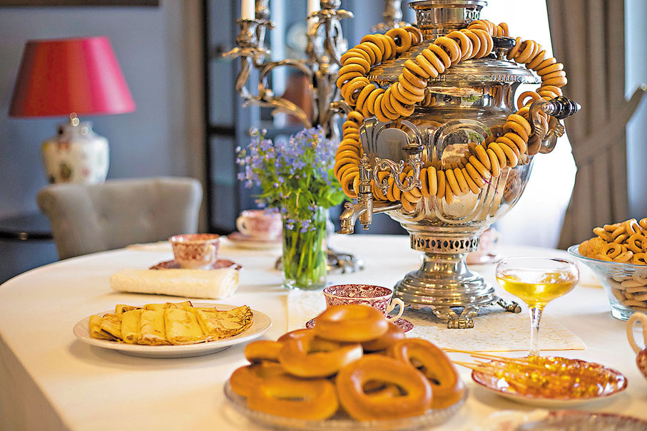 ◆精美的現代茶炊繼續裝點俄羅斯人喝茶時的餐桌。