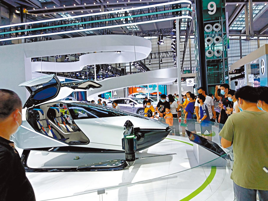 ◆小鵬開發飛行汽車將於後年投入市場，可以飛行半小時。香港文匯報記者李昌鴻 攝