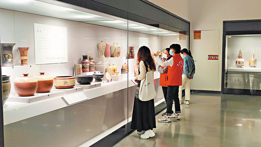 ◆觀展了解建水紫陶文化。