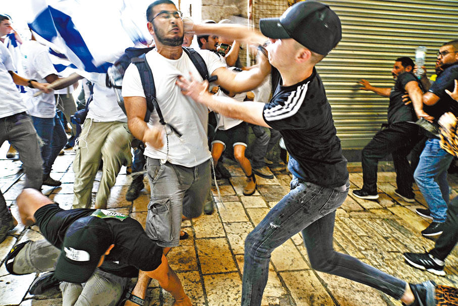 ◆ 巴勒斯坦人與以色列民眾爆發衝突。 美聯社