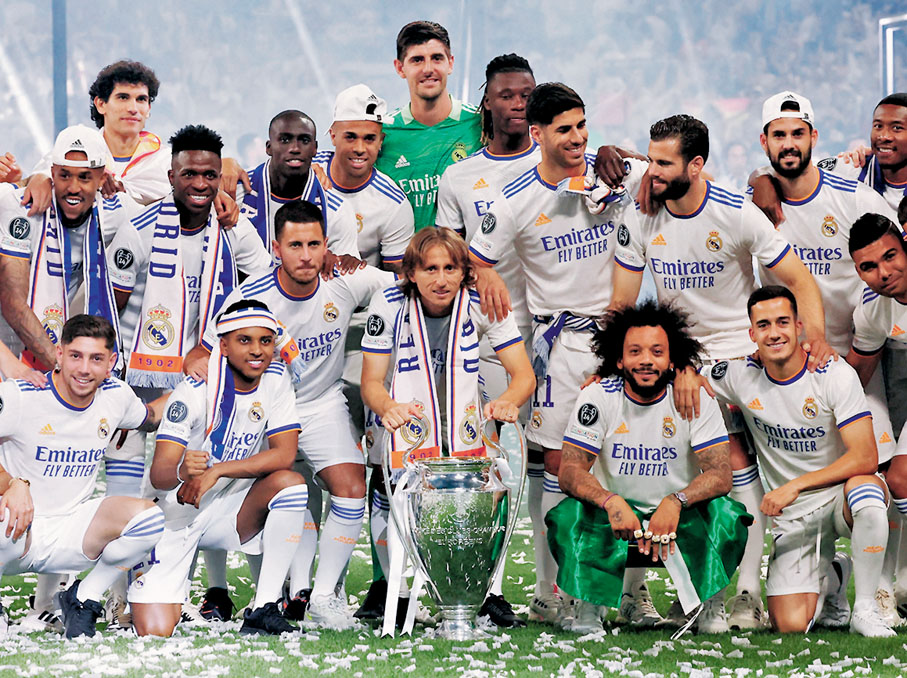 ◆馬些路(前排右三)告別皇馬，莫迪歷(前排中)則會留隊。  路透社