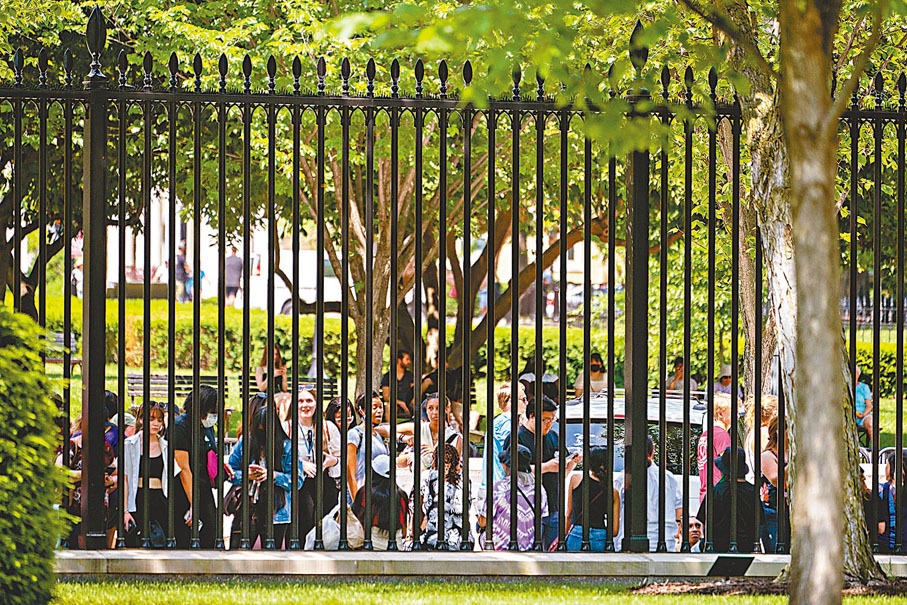 ◆ BTS到訪白宮，吸引大批粉絲及記者到場。