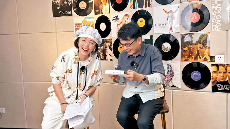 ◆黃一山近期和「石榴姐」苑瓊丹一起拍短視頻互動節目。受訪者供圖